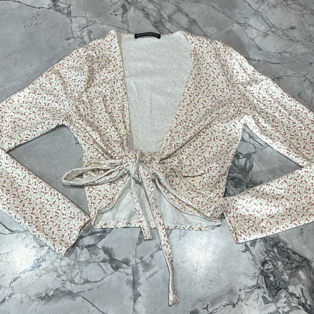 BRANDY MELVILLE FLORAL WRAP TOP